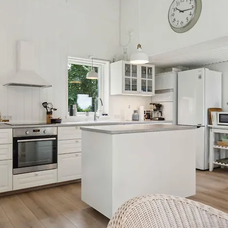 Lovely Summer House Close To Stillinge Beach, Holiday home