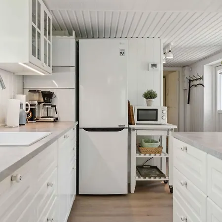 Lovely Summer House Close To Stillinge Beach,
