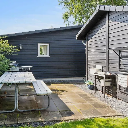 Lovely Summer House Close To Stillinge Beach,