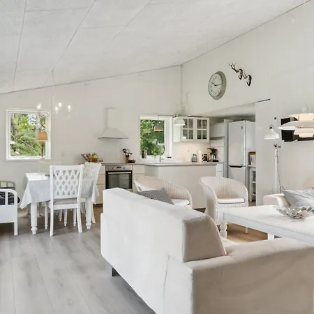 Lovely Summer House Close To Stillinge * 슬라겔스