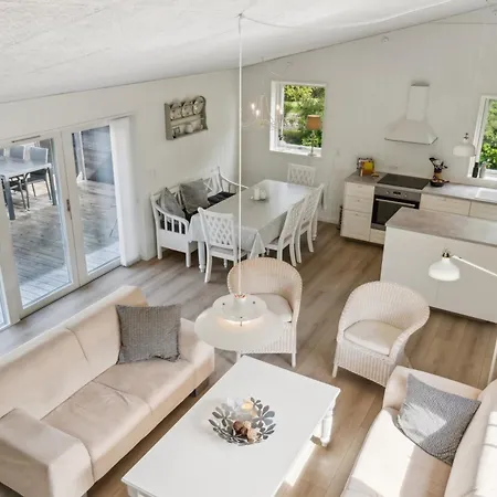 펜션 Lovely Summer House Close To Stillinge