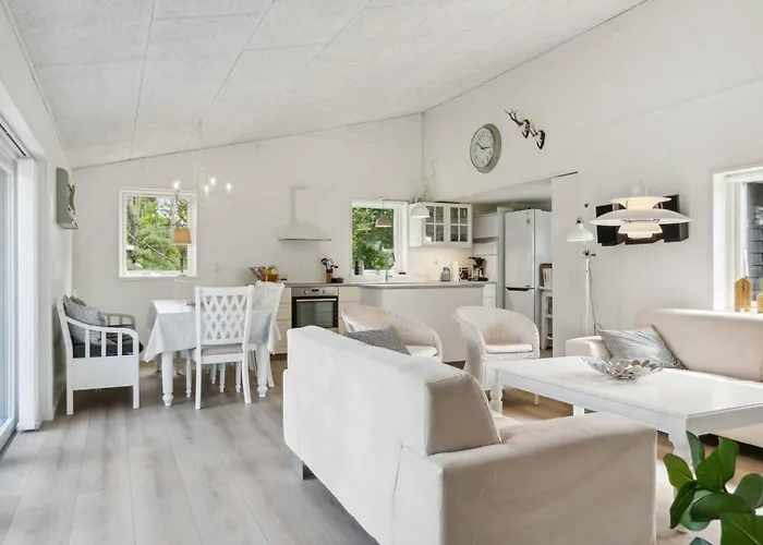 Lovely Summer House Close To Stillinge Slagelse